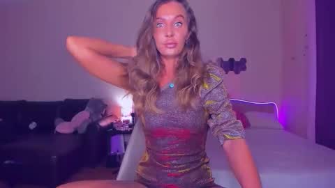 Snapshot of emmaabramson chatting on September 16, 2025, 12:06 pm Emma online show from September 16, 2025, 12:06 pm