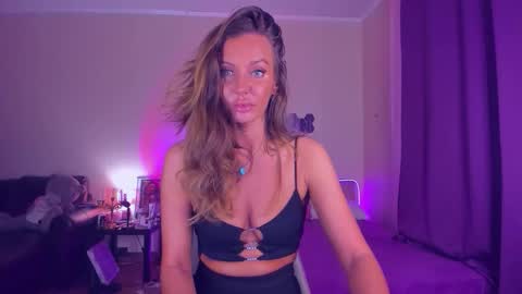 Snapshot of emmaabramson chatting on October 5, 2025, 12:47 pm Emma online show from October 5, 2025, 12:47 pm