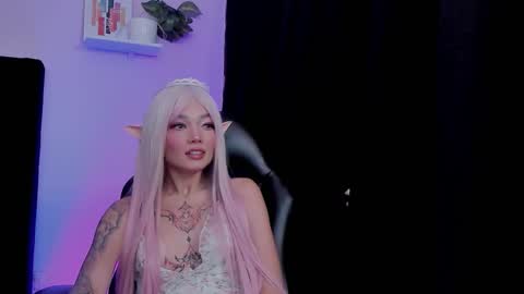 Snapshot of emmabridgerton chatting on October 9, 2025, 8:51 pm Emma  online show from October 9, 2025, 8:51 pm