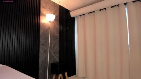 emmaclark_1 online show from November 7, 2025, 9:48 pm