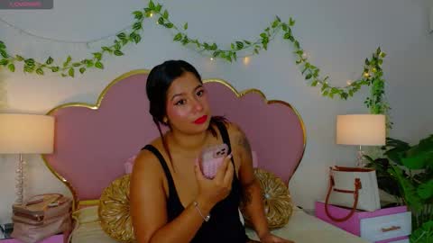 Snapshot of emmacrush chatting on November 6, 2025, 9:15 pm Welcome Im yosein Your love is my passion activate it with your tips and enjoy with me online show from November 6, 2025, 9:15 pm