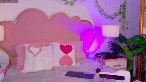 Snapshot of emmacrush chatting on December 22, 2025, 9:45 pm Welcome Im yosein Your love is my passion activate it with your tips and enjoy with me online show from December 22, 2025, 9:45 pm