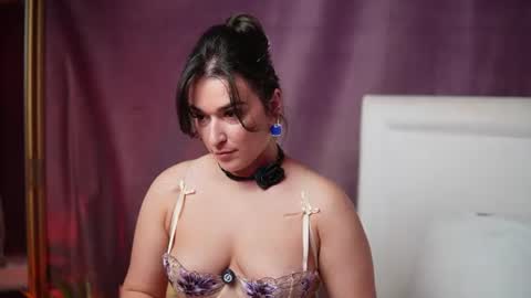  Emma  online show from July 14, 2026, 8:36 pm