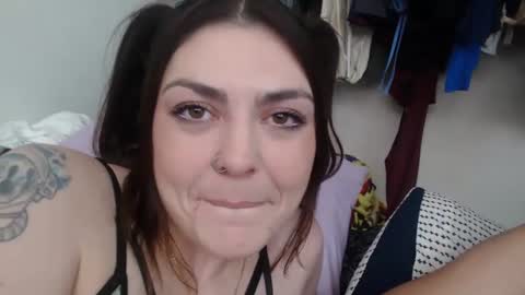 Snapshot of emmadoingit chatting on February 16, 2025, 12:41 am Emma and Ali Gettin Freakyy online show from February 16, 2025, 12:41 am