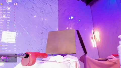 Snapshot of emmaduque chatting on December 8, 2024, 5:18 am Emma Duque online show from December 8, 2024, 5:18 am