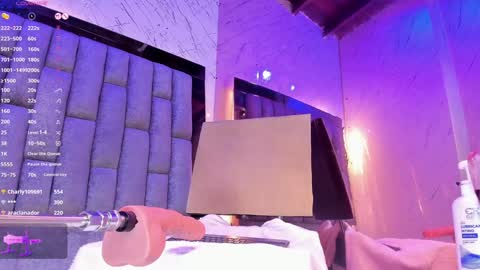 Snapshot of emmaduque chatting on December 25, 2024, 9:56 am Emma Duque online show from December 25, 2024, 9:56 am