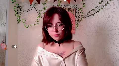 Snapshot of emmae__ chatting on December 20, 2024, 1:33 pm Emma online show from December 20, 2024, 1:33 pm