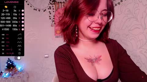 Snapshot of emmae__ chatting on December 31, 2024, 3:12 am Emma online show from December 31, 2024, 3:12 am