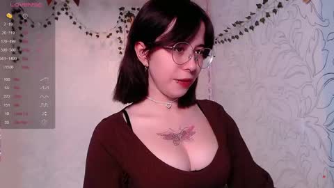 Snapshot of emmae__ chatting on January 13, 2025, 4:18 am Emma online show from January 13, 2025, 4:18 am