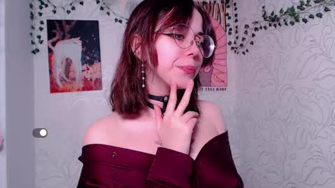 Snapshot of emmae__ chatting on February 23, 2025, 5:01 am Emma online show from February 23, 2025, 5:01 am