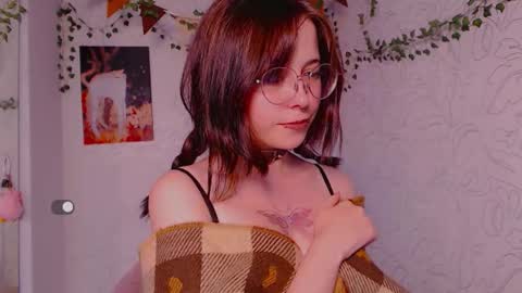 Snapshot of emmae__ chatting on October 4, 2025, 9:40 am Emma online show from October 4, 2025, 9:40 am