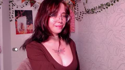 Snapshot of emmae__ chatting on October 13, 2025, 11:10 am Emma online show from October 13, 2025, 11:10 am