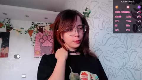 Snapshot of emmae__ chatting on July 13, 2026, 8:39 am Emma online show from July 13, 2026, 8:39 am