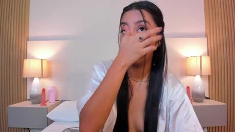 emmaespencer  online show from May 9, 2026, 11:48 am