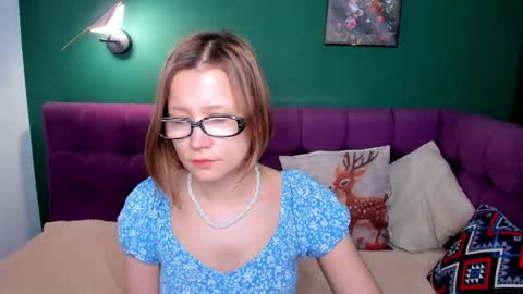 Emma 3 online show from May 5, 2026, 1:35 am