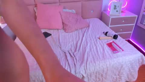 Alejandra  online show from February 25, 2025, 5:52 am