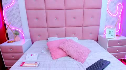 Alejandra  online show from February 28, 2025, 3:15 am