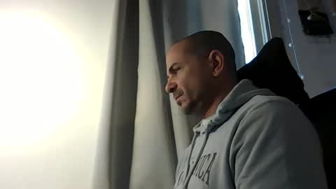 Ariel online show from November 18, 2025, 5:01 am