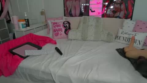 Snapshot of emmagray01 chatting on October 17, 2025, 6:43 pm emmagray01 online show from October 17, 2025, 6:43 pm