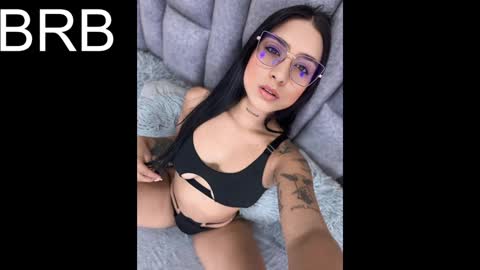 Snapshot of emmahill1 chatting on December 19, 2024, 10:10 pm EMMA HILL online show from December 19, 2024, 10:10 pm