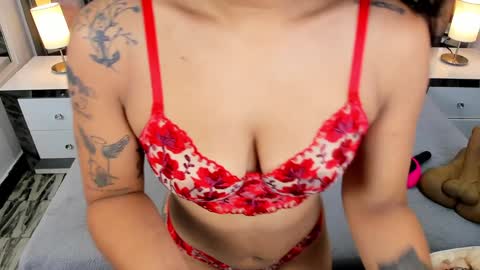 Snapshot of emmahill1 chatting on December 24, 2024, 6:17 pm EMMA HILL online show from December 24, 2024, 6:17 pm