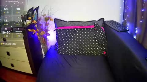 Snapshot of emmakros chatting on October 4, 2025, 8:23 am emmakros online show from October 4, 2025, 8:23 am