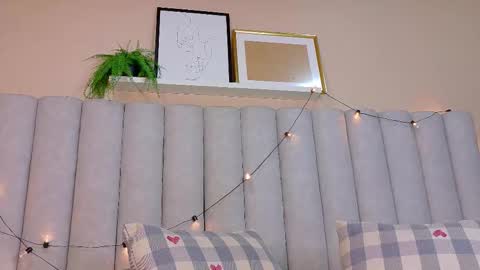 Snapshot of emmalou__ chatting on February 12, 2026, 4:18 am E M M A online show from February 12, 2026, 4:18 am