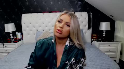 Emma Mavis online show from May 4, 2026, 5:58 am
