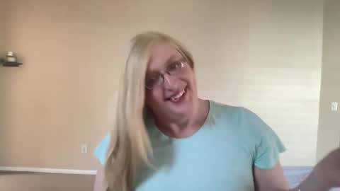 emmaonedge online show from February 6, 2026, 10:24 pm