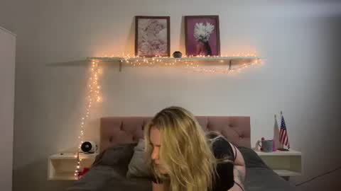emmaonlyx1 online show from July 30, 2026, 3:05 am