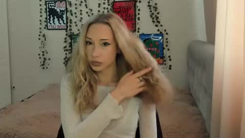 Snapshot of emmarayder chatting on July 2, 2026, 11:16 am Emma online show from July 2, 2026, 11:16 am