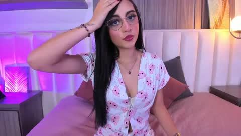 Snapshot of emmarios_qm chatting on April 16, 2026, 9:04 pm Emma online show from April 16, 2026, 9:04 pm