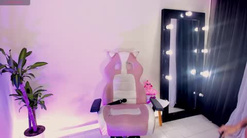 Emma Russell online show from March 8, 2025, 2:40 pm