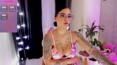 Emma Russell online show from October 21, 2025, 3:07 am