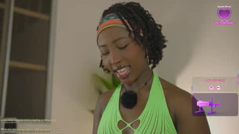 Snapshot of emmasanzoficial chatting on February 12, 2026, 10:43 am Sara online show from February 12, 2026, 10:43 am