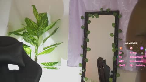 Snapshot of emmasanzoficial chatting on February 19, 2026, 11:50 am Sara online show from February 19, 2026, 11:50 am