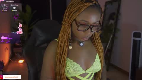 Snapshot of emmasanzoficial chatting on March 9, 2026, 12:20 pm Sara online show from March 9, 2026, 12:20 pm