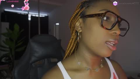 Snapshot of emmasanzoficial chatting on March 10, 2026, 12:10 pm Sara online show from March 10, 2026, 12:10 pm