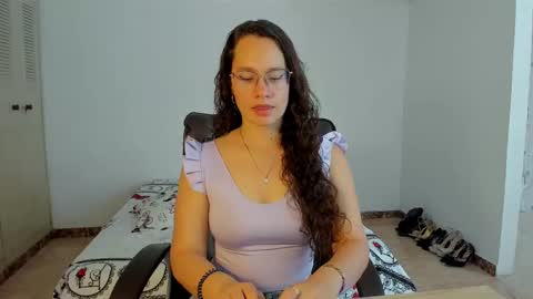Emma Torres online show from March 8, 2025, 8:25 pm