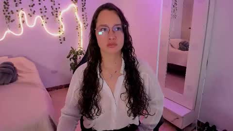 Snapshot of emmatorres9 chatting on October 17, 2025, 2:41 pm Emma Torres online show from October 17, 2025, 2:41 pm