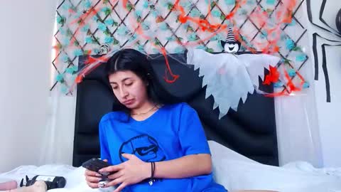 Snapshot of emmawillliams chatting on October 14, 2025, 4:08 pm Emma online show from October 14, 2025, 4:08 pm