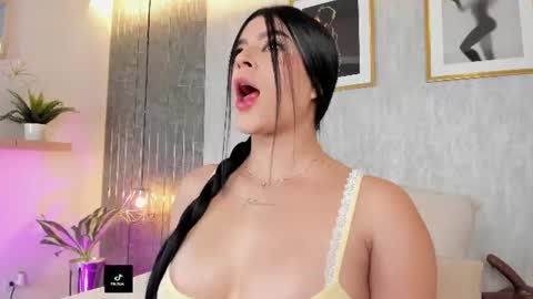 emmazc_ online show from June 23, 2026, 8:18 pm