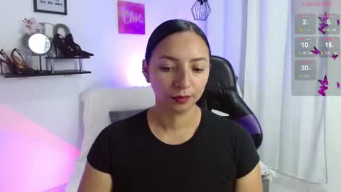 Snapshot of emmi_cam chatting on July 1, 2026, 1:02 pm Emmi Cam online show from July 1, 2026, 1:02 pm
