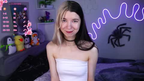 emmie_everly online show from April 28, 2026, 8:47 pm