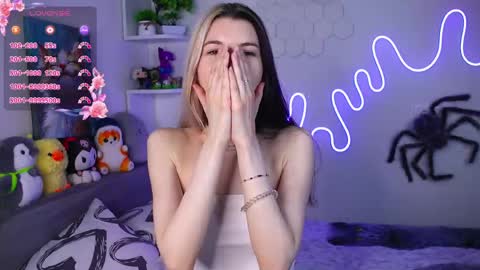 emmie_everly online show from May 15, 2026, 7:43 pm