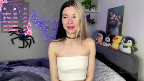 emmie_everly online show from May 19, 2026, 8:37 pm