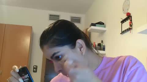 Snapshot of emmie_xxx chatting on October 31, 2025, 9:32 am emmie online show from October 31, 2025, 9:32 am