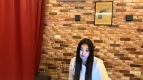 Mia online show from October 8, 2025, 4:15 pm