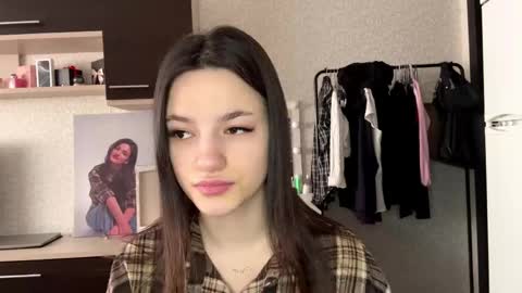 Kosandra online show from May 1, 2026, 6:29 am