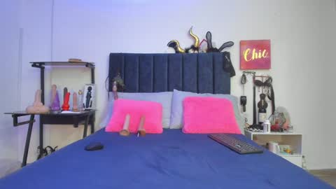 Snapshot of emmily_giraldo chatting on December 5, 2024, 12:11 pm online show from December 5, 2024, 12:11 pm